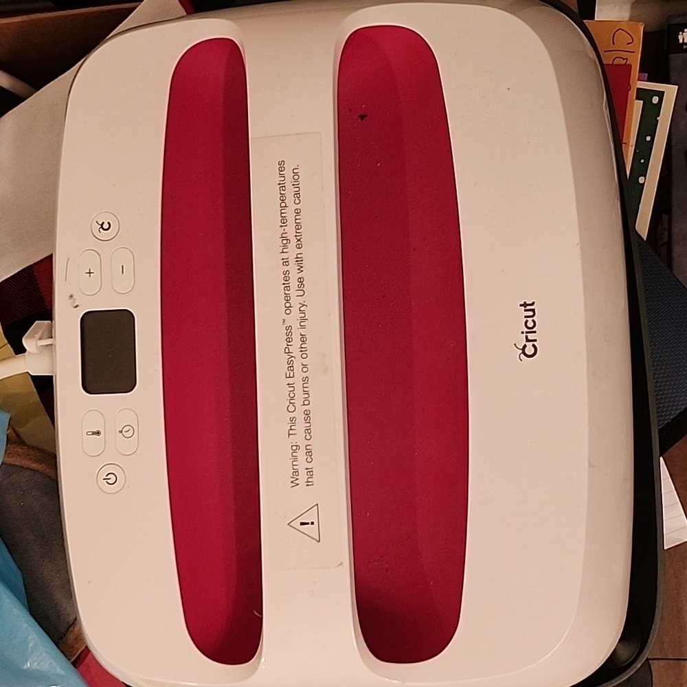 Cricut Exployer Air 2 with Heat Press